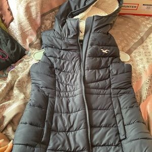 Hollister vest
